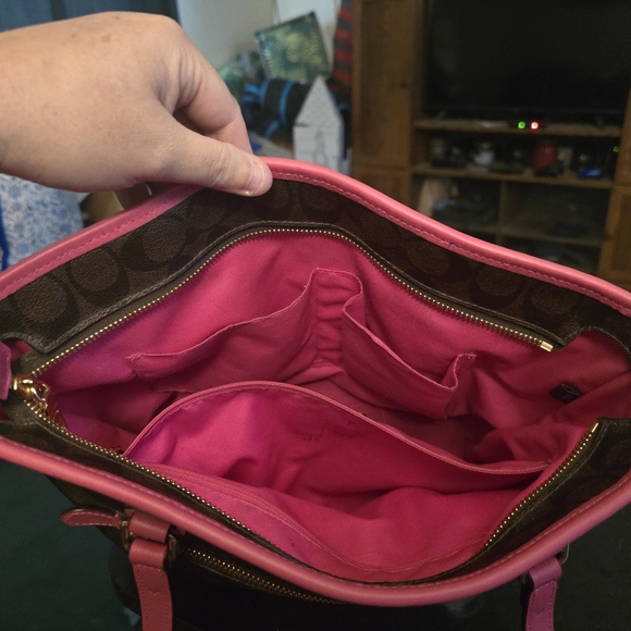 Authentic Coach purse in EUC - Picture 5 of 16